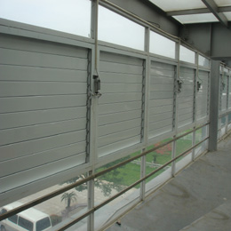 �������~