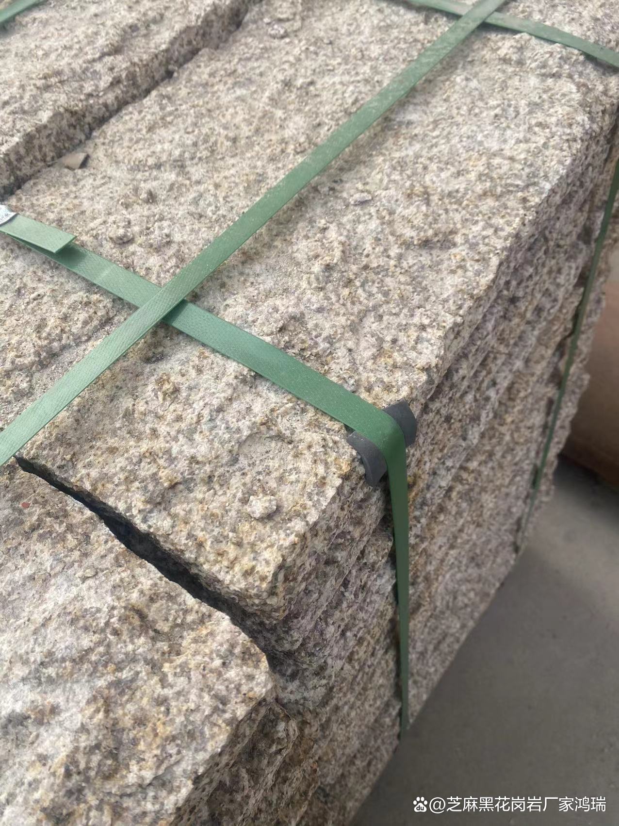 黃銹石自然面與機(jī)刨板材 花崗巖加工藝術(shù)的展現(xiàn)